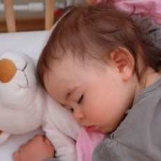 Uspavanje in boljši spanec dojenčkov in otrok